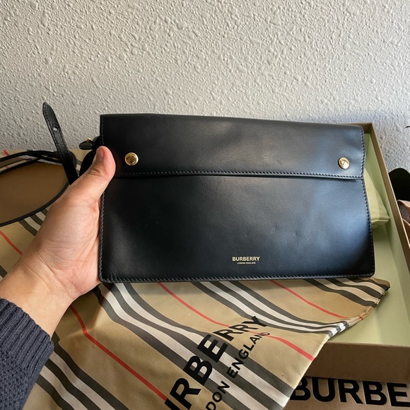 BURBERRY Icon-stripe recycled-fibre tote bag - Picture 10 of 15